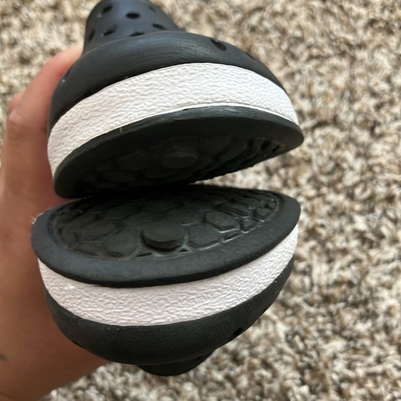 Cat & Jack toddler slip on water shoes - Picture 6 of 7